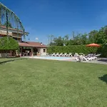 Miki 10, Emma Villa *
