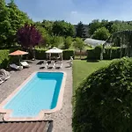 Villa Miki 10, Emma