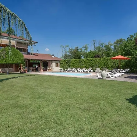 Miki 10, Emma Villa *