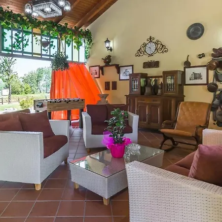 Miki 10, Emma Villa Bruno