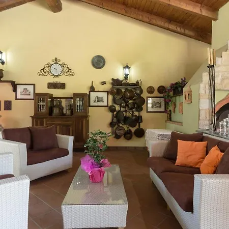 Miki 10, Emma Villa *