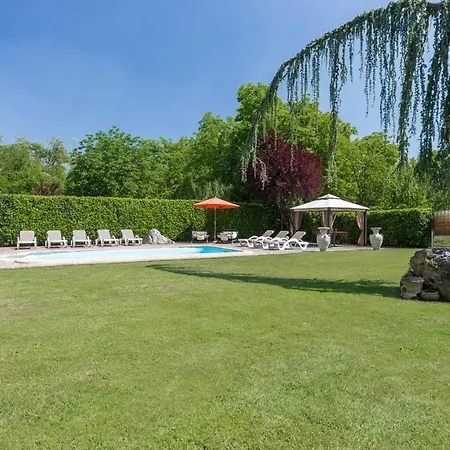 Miki 10, Emma Villa *