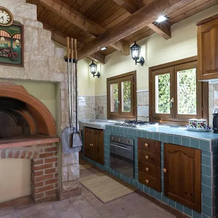 Miki 10, Emma Villa *