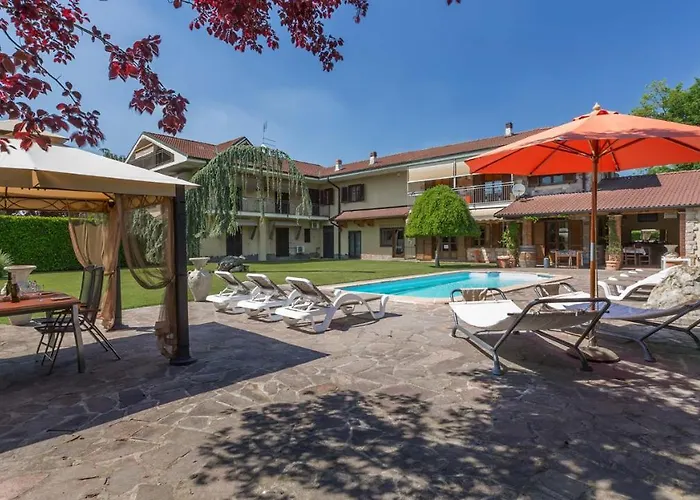 别墅 Miki 10, Emma *