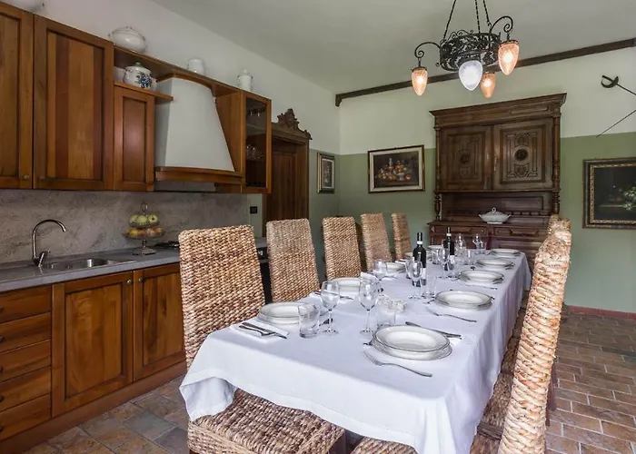 别墅 Miki 10, Emma *